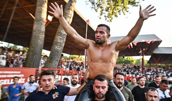 Kırkpınar Yağlı Güreşleri’nde başpehlivanlığı Yusuf Can Zeybek kazandı