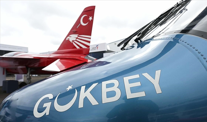 Milli hava aracı GÖKBEY’den İngiltere’de gövde gösterisi
