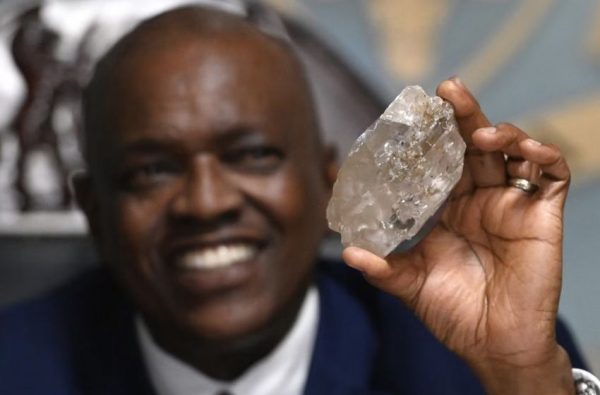 Afrika’da son yüzyılın en büyük elması çıkarıldı