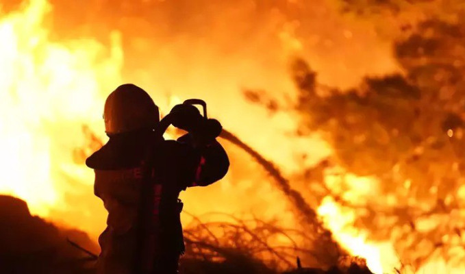 Alevlerle mücadele devam ediyor: Orman yangınlarında son durum