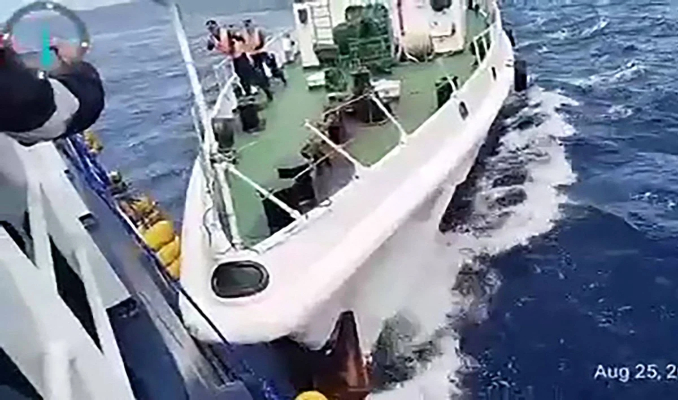 Güney Çin Denizi’nde tansiyon yükseldi: Çin ve Filipinler’e ait gemi çarpıştı