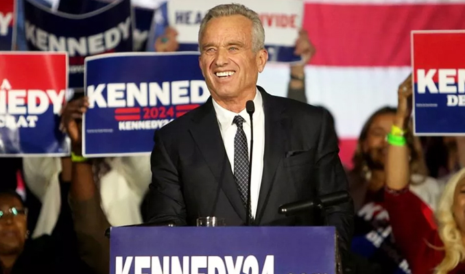 Kennedy o isme desteğini açıklayarak adaylıktan çekildi