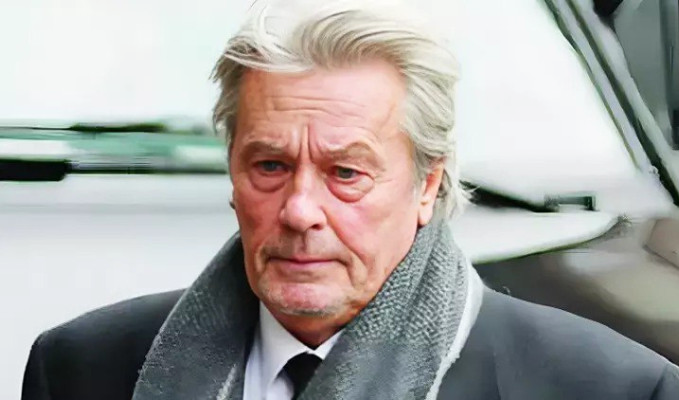 Ünlü Fransız aktör Alain Delon hayatını kaybetti
