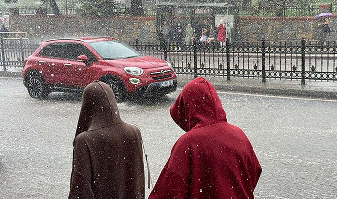 İstanbul’da sağanak yağış etkili oldu