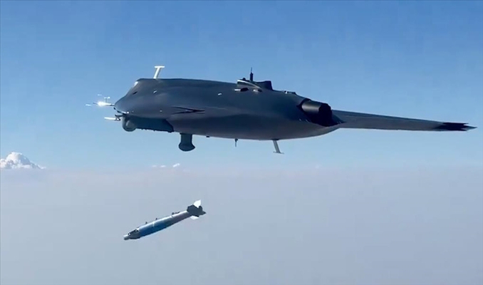 Milli insansız savaş uçağı ANKA 3 hedefi 12’den vurdu