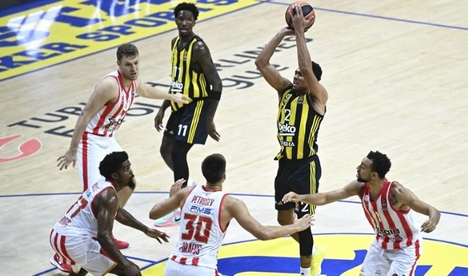 Fenerbahçe Beko-Olympiakos maçı sonrası sinirler gerildi!