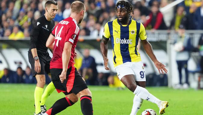 Fenerbahçe evinde Manchester United ile puanları paylaştı