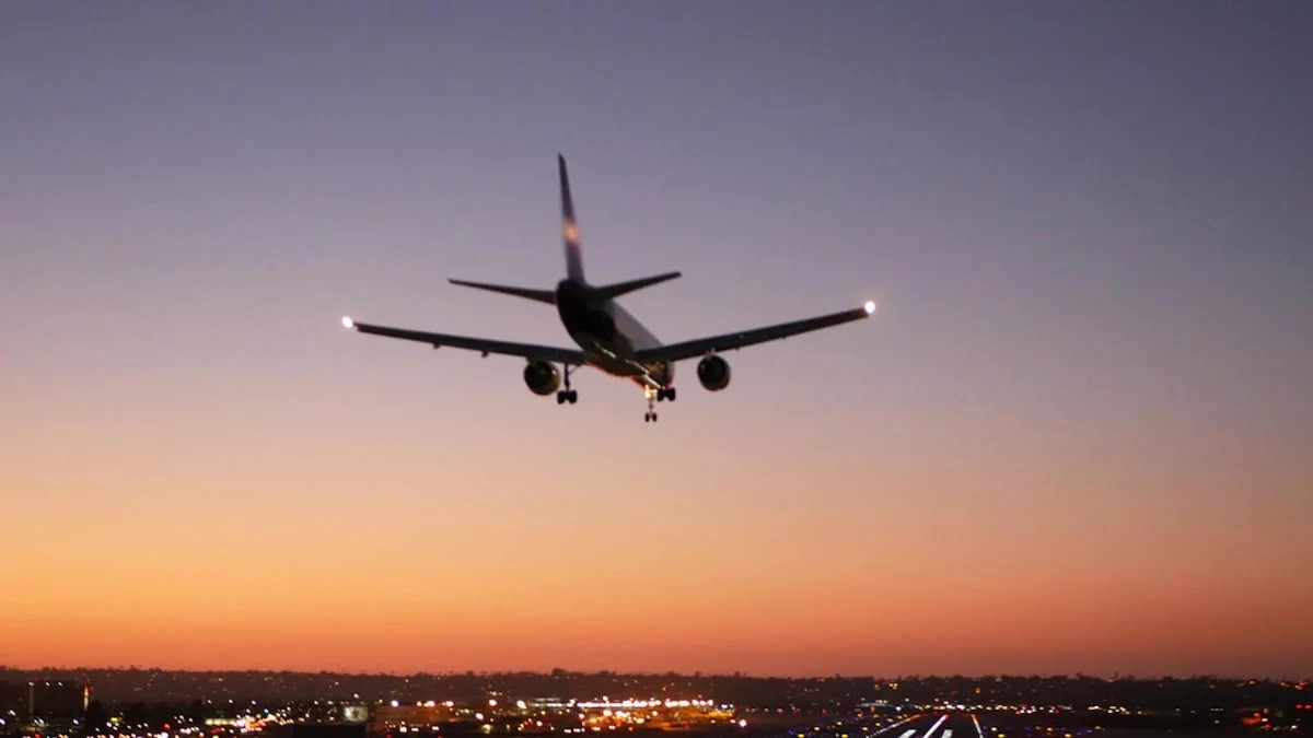 İran, İsrail’in saldırısı sonrası uçuşları iptal etti