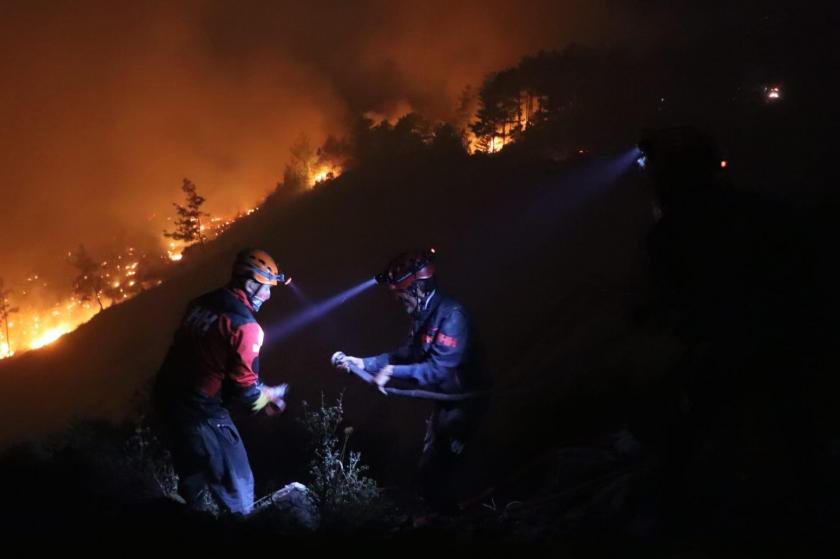 Muğla’da çıkan orman yangınına müdahale sürüyor