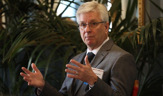 Waller: Faiz oranları indirilirken dikkatli olunmalı