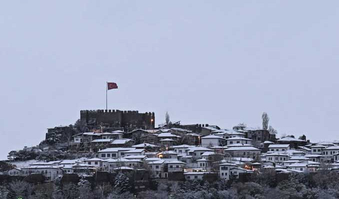 Başkent kar yağışıyla beyaza büründü