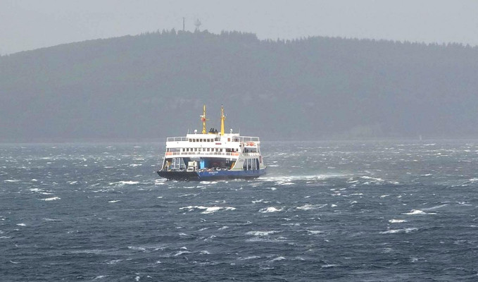 Çanakkale’de bazı feribot seferleri iptal edildi