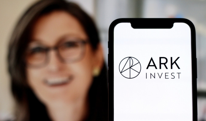 Cathie Wood teknoloji hisselerini elden çıkarıyor