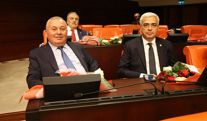 Demokrat Parti’de istifa krizi: İki vekil partiden ayrıldı