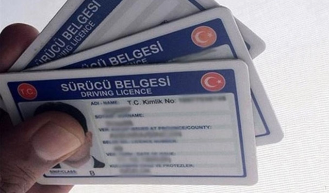 Eski tip ehliyet yenileme süresi uzatıldı