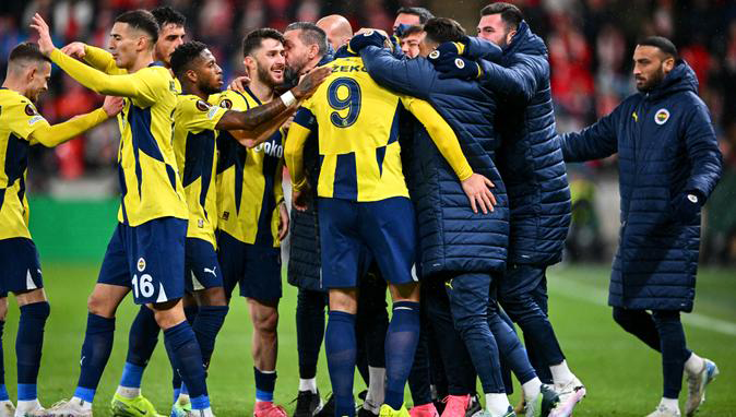 Fenerbahçe geriden gelip kazandı