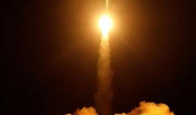 Husiler, ABD’nin uçak gemisine saldırdı