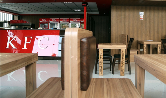 KFC ve Pizza Hut’ın satışları düşüşünü sürdürdü