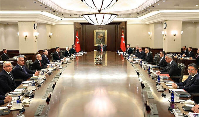 Kabine toplantısı başladı: Masada asgari ücret ve emekli maaşı zammı!