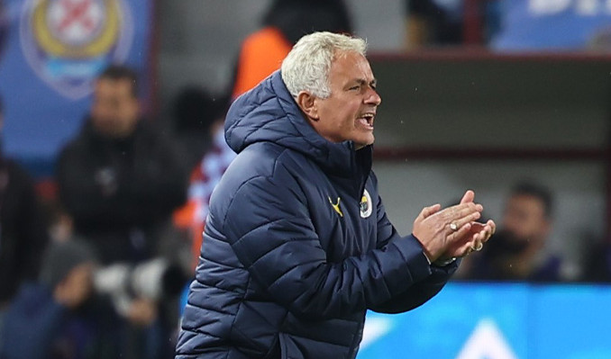 Mourinho’dan bomba açıklama: VAR çay mı içiyordu?