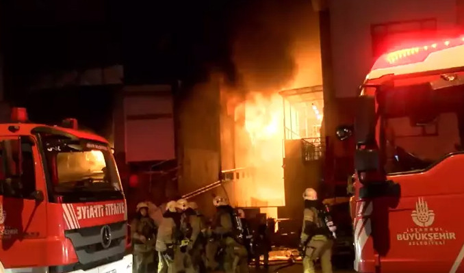 Plastik malzeme fabrikasında yangın