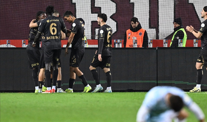 Trabzonspor, Adana Demirspor karşısında gol oldu yağdı!