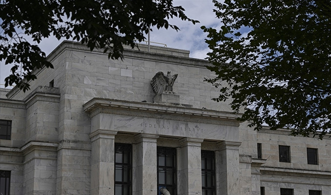 Fed tutanaklarında kademeli faiz indirimi sinyali