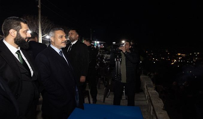 Bakan Fidan’ın Suriye ziyareti: Yeni lider Şera ile Şam manzarası izledi
