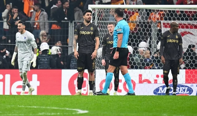 Derbi sonrası Trabzonsporlu oyuncular birbirine girdi