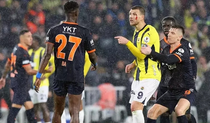 Dzeko’ya kafa atan Ba, özür diledi!