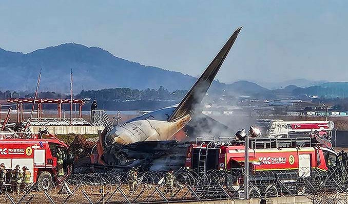 Güney Kore’de korkunç kaza: Yolcu uçağı kontrolden çıktı, 174 kişi öldü