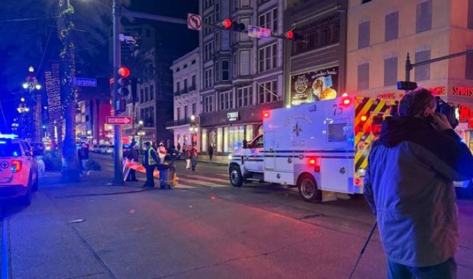 ABD’de araç kalabalığa daldı: Çok sayıda ölü ve yaralı var