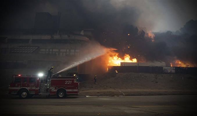 ABD’deki yangın büyüyor: Tahliye sayısı 100 bini aştı!