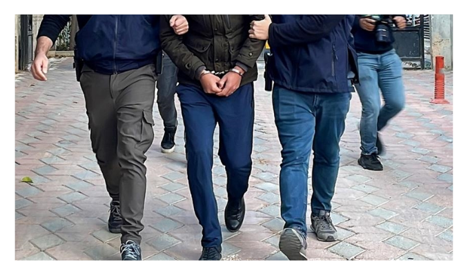 İstanbul merkezli FETÖ operasyonunda 20 kişi tutuklandı