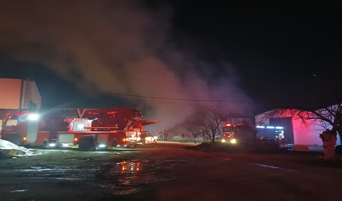 Bursa’da ses sistemi fabrikasında yangın