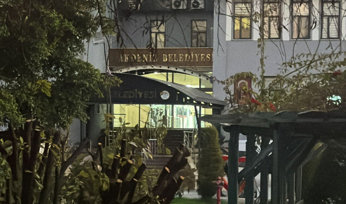 DEM Partili Akdeniz Belediye Başkanı gözaltına alındı