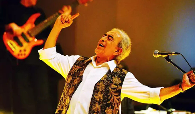 Edip Akbayram yoğun bakıma alındı