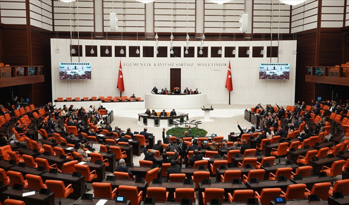 En düşük emekli maaşı Meclis’ten geçti
