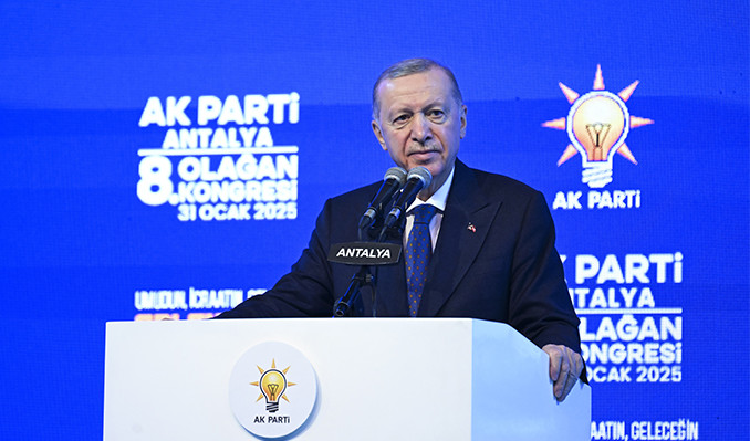 Erdoğan: Bay Kemal’in gösterdiği sarı kart Özel’in dengesini sarstı