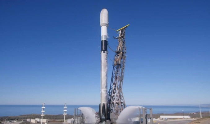 Fergani ilk uydusu uzaya gönderdi