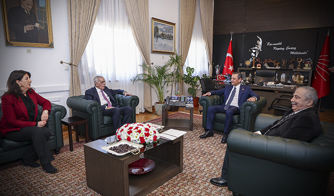 Özgür Özel’den DEM Parti ile kritik görüşme!