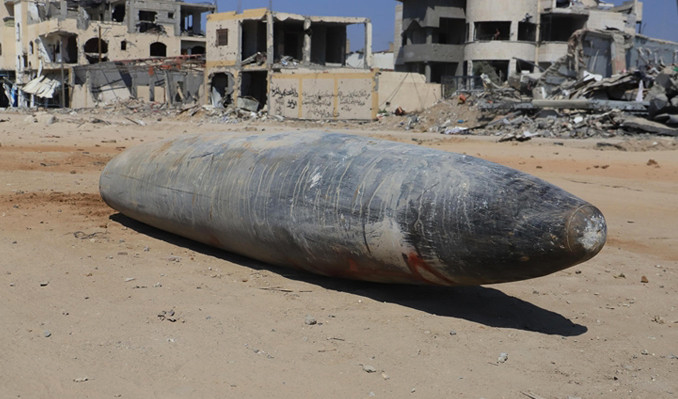 Trump, İsrail’e bir tonluk bomba satışına izin verdi