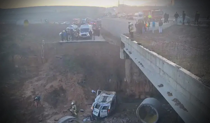 Tuzla’da servis aracı 20 metreden düştü: 1 ölü, 14 yaralı!