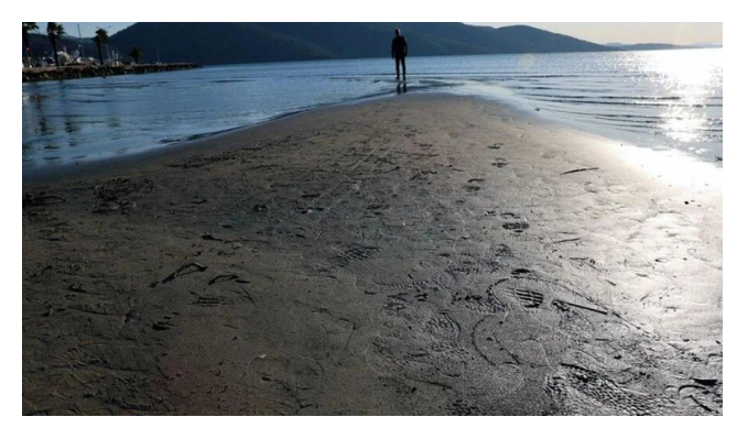 Mikonos Adası’da deniz suyunun çekilmesi endişe yarattı