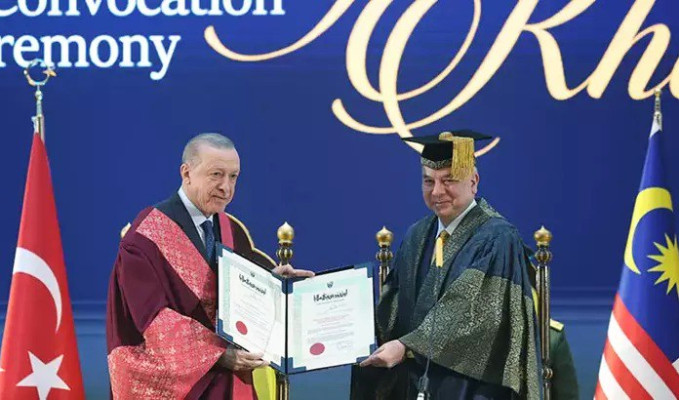 Erdoğan’a Malezya’da fahri doktora verildi
