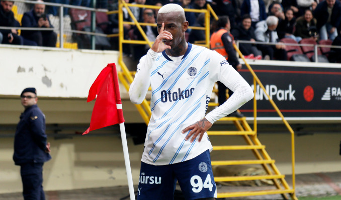 Fenerbahçe 3 puanı ilk yarıda aldı