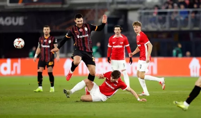 Galatasaray, AZ Alkmaar’a farklı mağlup oldu