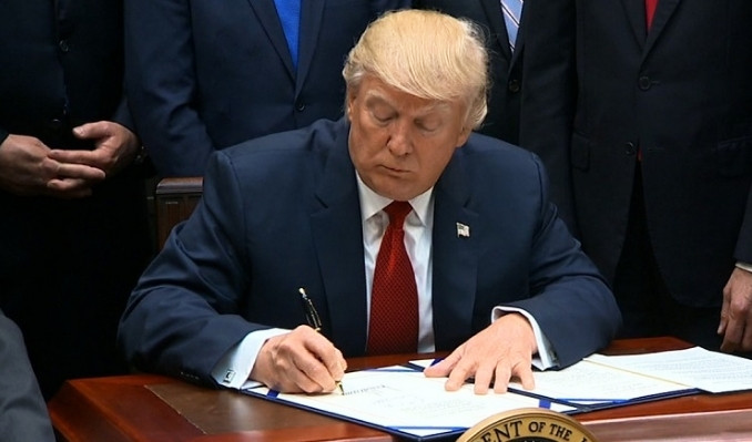 Trump, Kanada’ya yönelik gümrük vergilerini 30 günlüğüne durdurdu