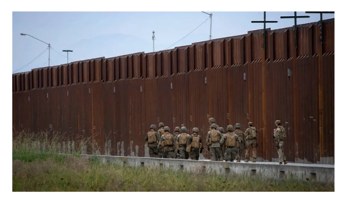 Trump Meksika sınırına ilave asker gönderecek