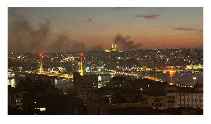 Haliç’te yangın paniği!